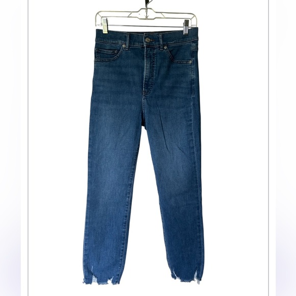 Express Slim Super High Rise Raw Hem Crop Jeans Excellent Size 8 - Picture 2 of 10